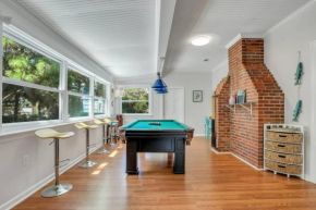 Pineapple by the Sea, 3 BR home, STEPS to Beach